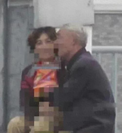 缅北大爷大妈吃瓜,瓜田里的欢乐时光